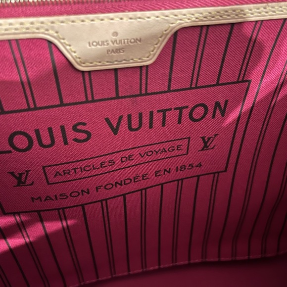 Authentic LOUIS VUITTON Monogram Neverfull GM - Picture 5 of 16